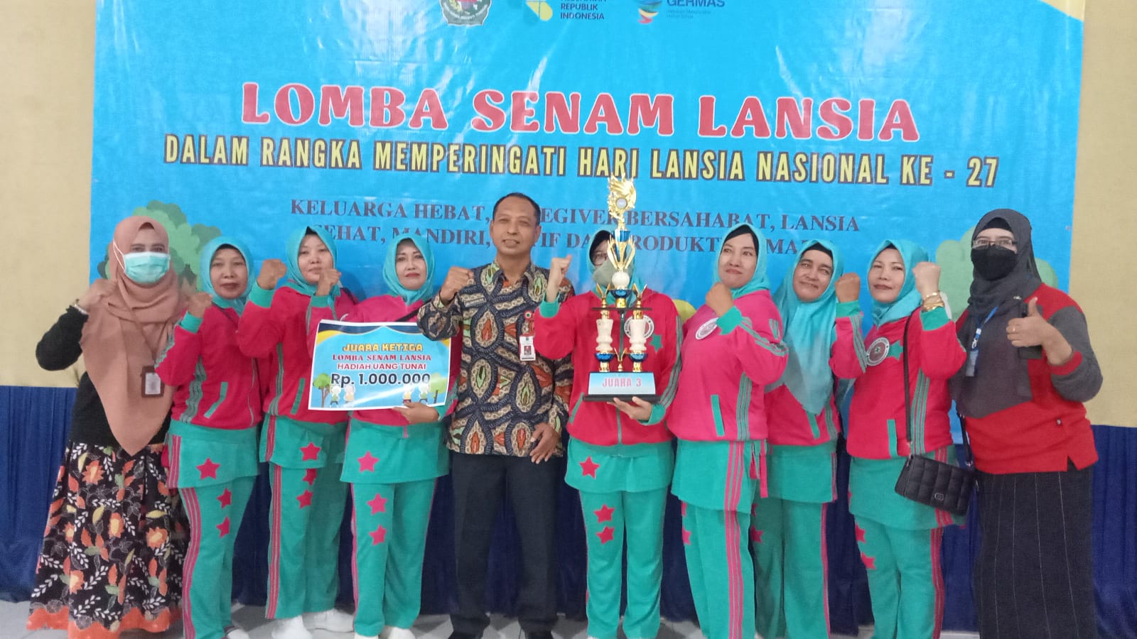 Selamat!! UPT Puskesmas Tlanakan Meraih Juara III Lomba Senam Lansia